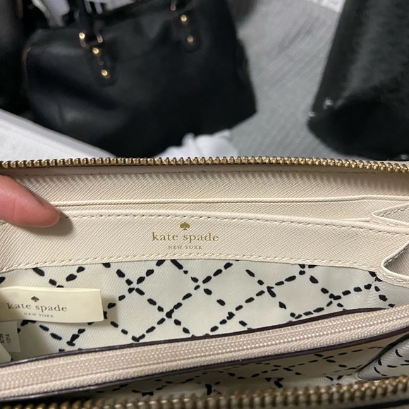 Beautiful AUTHENTIC Kate Spade Wallet - Picture 6 of 8